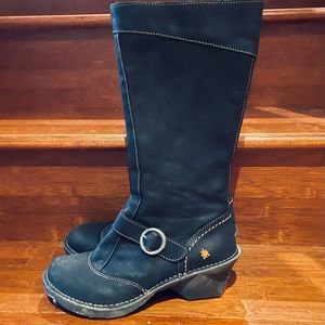 The Art Company Boots Black leather boots with side zips. Wns 8.5 EU39